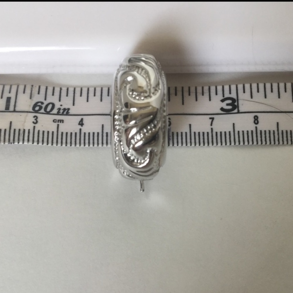18k GOLD HOOP EARRINGS - Picture 3 of 8
